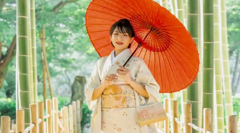 The Proper Way to Wear a Kimono